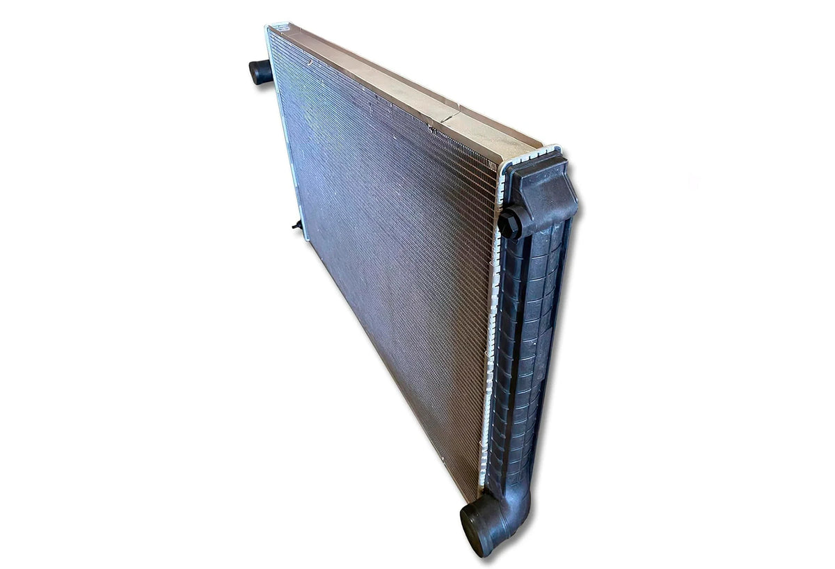 Radiator 1699668C91 International 2574 7400 9900ix 9300 5900i 9100i SBA 4800 7700