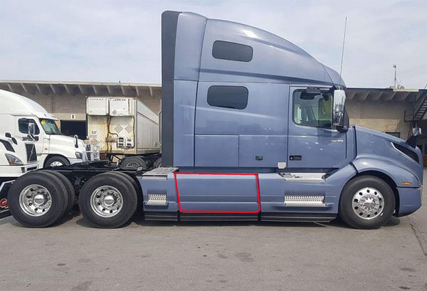 Side Middle Fairing Panel 71" Passenger 2018+ Volvo VNL