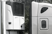 KOZAK Grille Shroud Carrier Reefer Vector X2 1800/2100 / 2100A / 2100R / 2500A / 2500R X4 7500/6600 MT 58-04737-00 PLUS Kozak Vest and 2x 22 inch Windshield Wipers